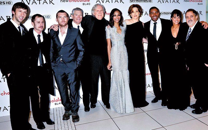 Cast of Avatar pose for a group photo at the film premier
