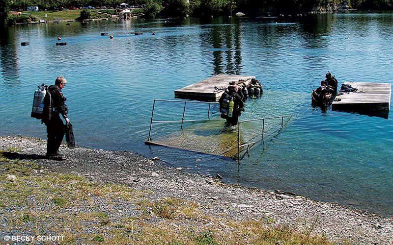 A diver walks down to one of several of Dutch Springs’ floating docks.