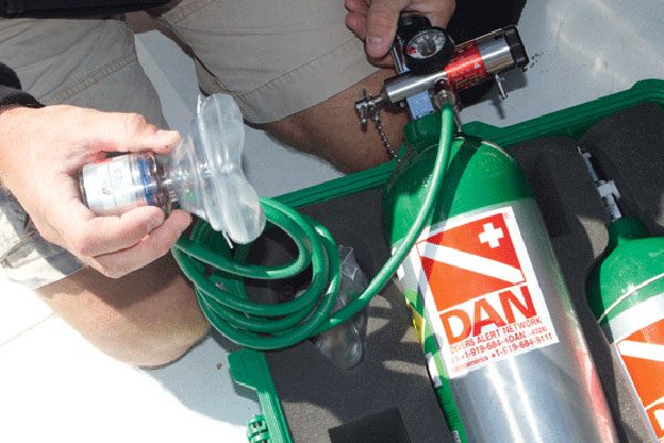 DAN Emergency Oxygen Kit includes an O2 cylinder and mask