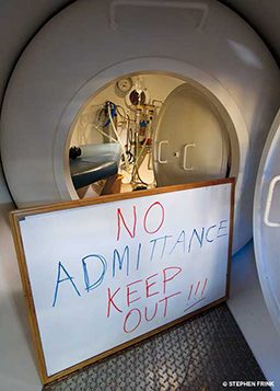 A no admittance sign outside a hyperbaric chamber