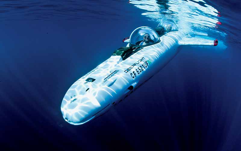The underwater plane swims underwater