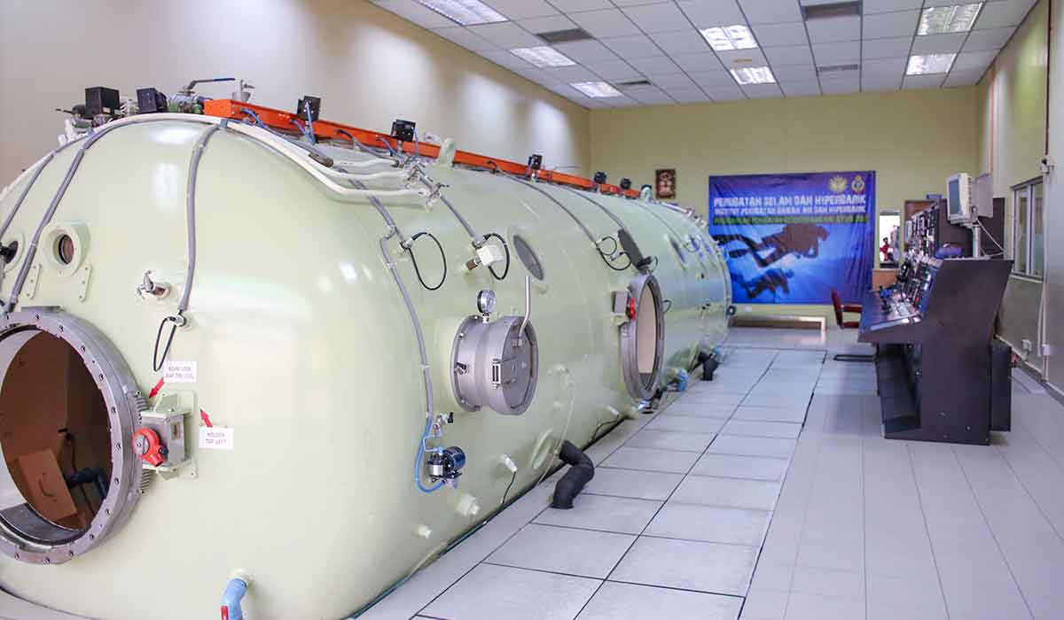 A cream-colored hyperbaric chamber facility is waiting for its next patient