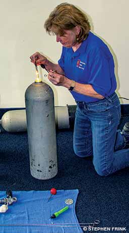 Inspecting cylinder