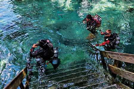 IUCRR conducts periodic training exercises and educational programs to help divers remain proficient in techniques and team coordination. 
