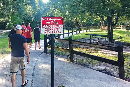 Nondivers or recreational divers who want to volunteer with the IUCRR can get involved with the organization through surface and support operations.