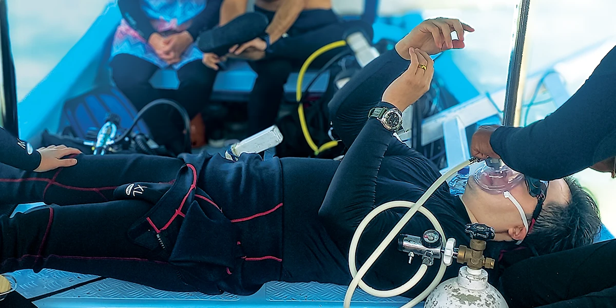 Staff reacted immediately, administered oxygen, and returned to shore.