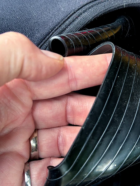 Neck seal on scuba suit